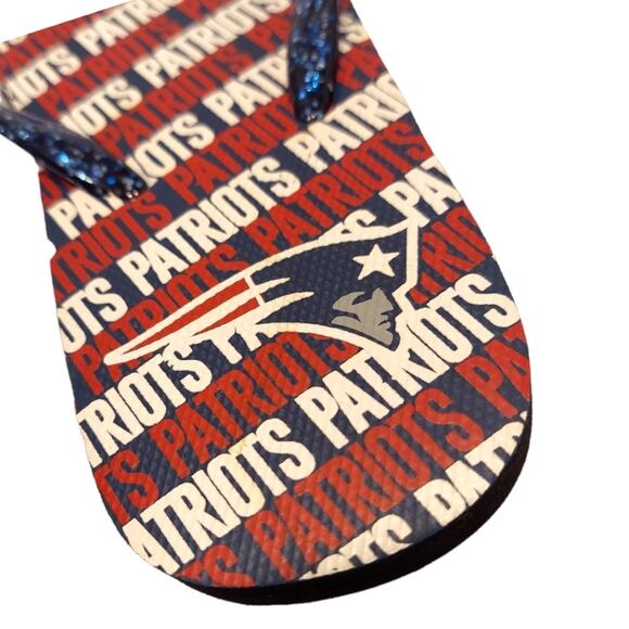New England Patriot's Logo Team Spirit NFL Flip Flop Sandals Size Small - Picture 5 of 7